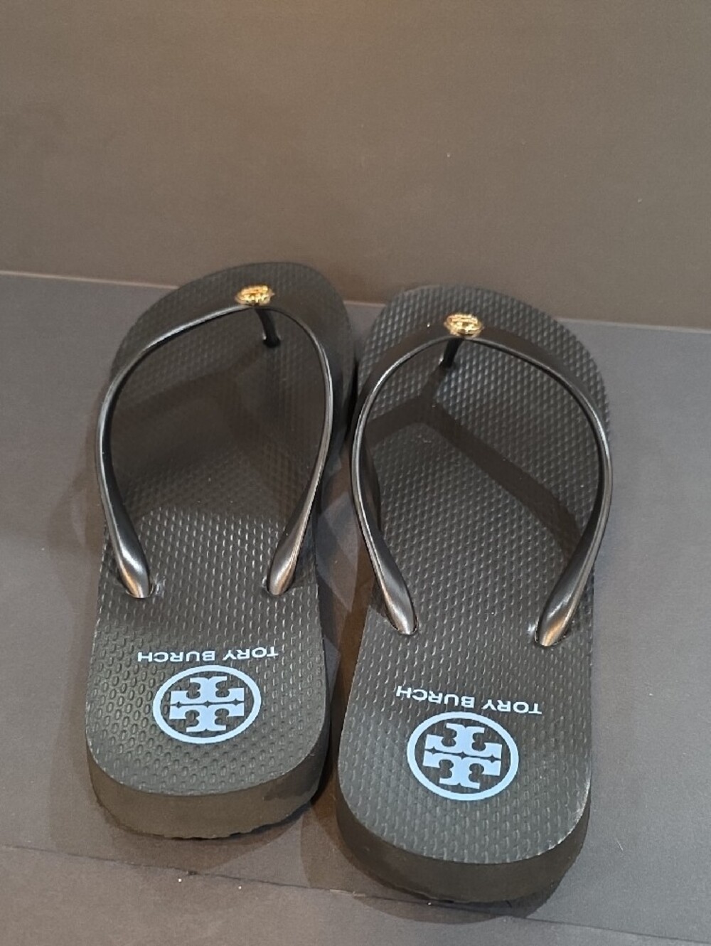 Tory Burch Black Flip Flop Sandals with Gold Logo Accent Womens Size 11 - Picture 6 of 11